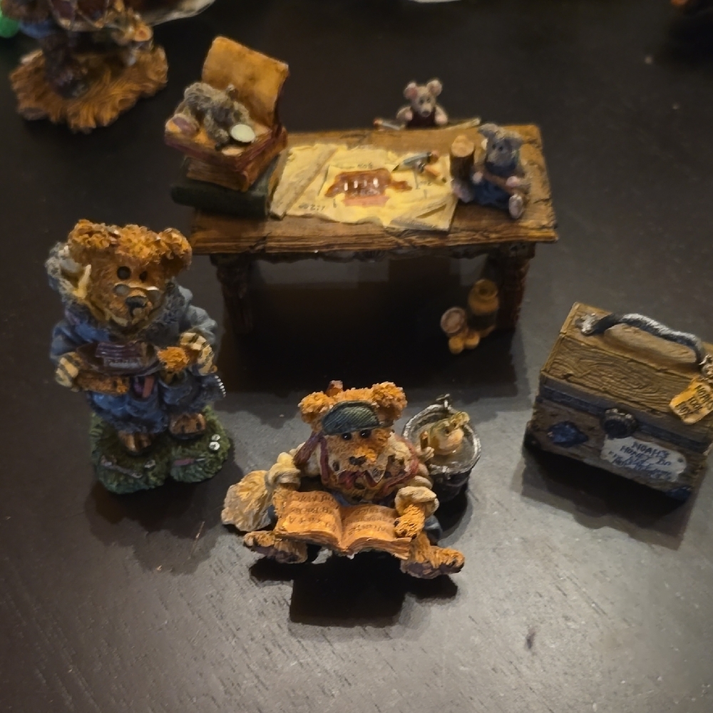 Charming BOYDS Bear Figurine Set - Brown and BlueNOAHS ARK LOT OF 4